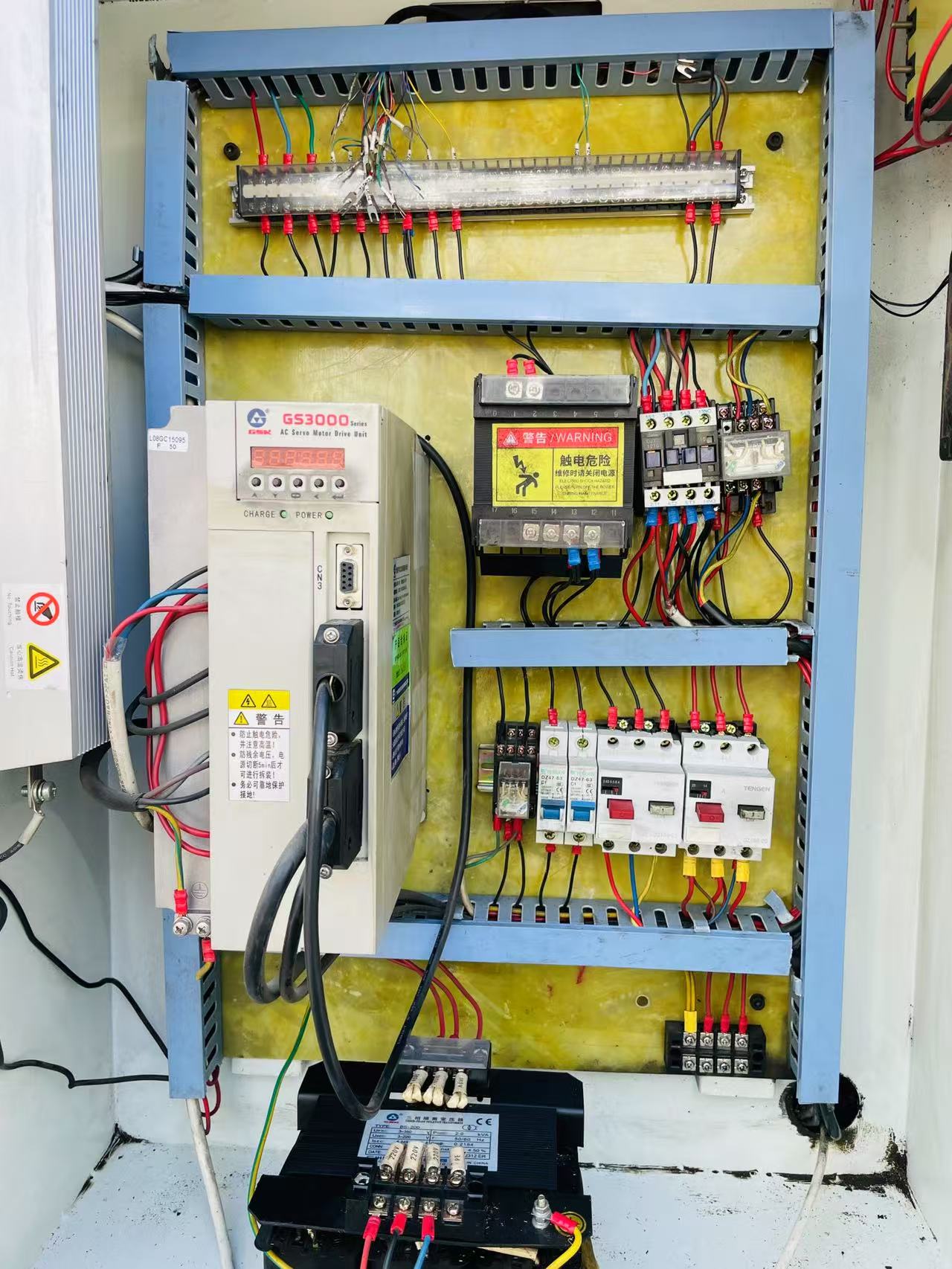 同款2臺0640數(shù)控車方機床 配廣數(shù)980tb3系統(tǒng),伺服主軸帶飛刀盤動力頭